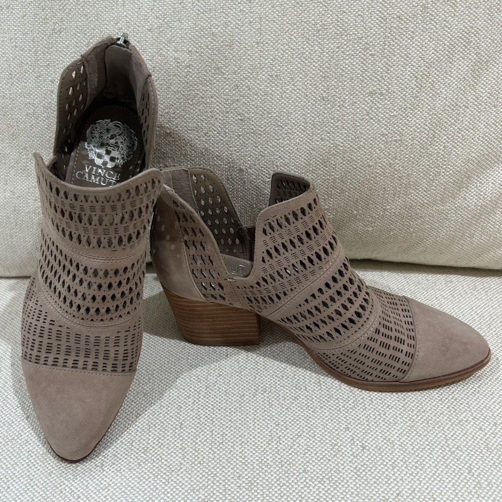 Vince Camuto Women's Perforated Taupe Tan Ankle Booties Block Heel Size 6.5
